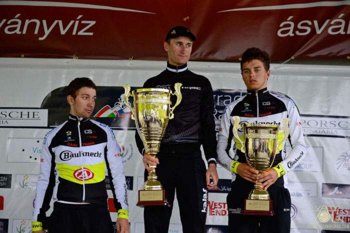 A 2. V4 Kerékpárverseny összetett végeredménye: 1. Patrik Tybor (SVK) (k), 2. Josef Hosek (CZE) (j), 3. Martin Hunal (CZE) (b) (Fotó: Vanik Zoltán)