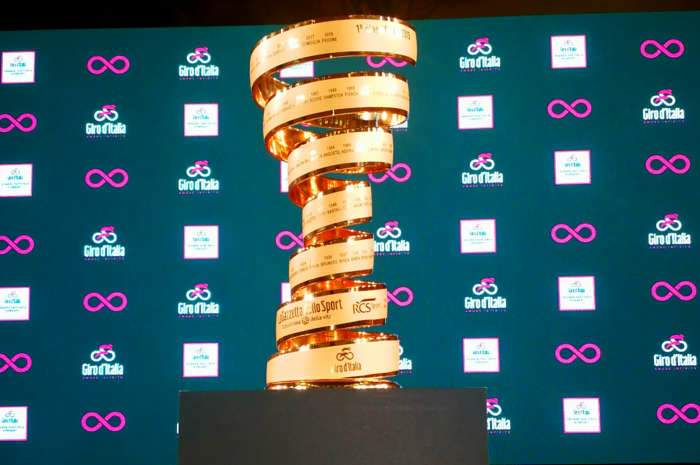 A Giro d’Italia trófea