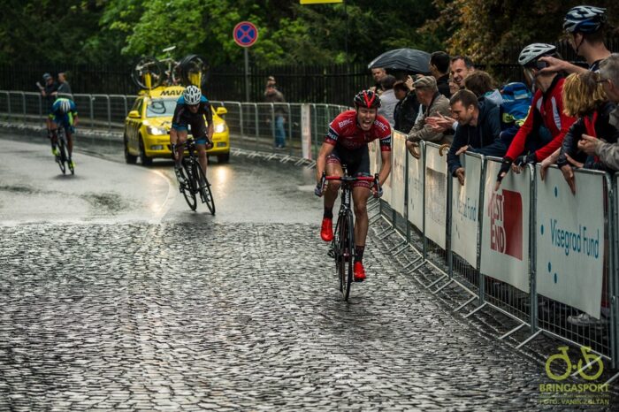 v4 2016 293 700x466 1